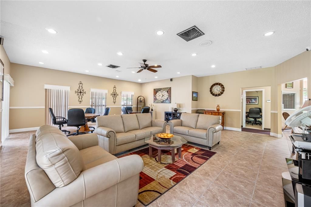 待售: $94,900 (1 贝兹, 1 浴室, 646 平方英尺)