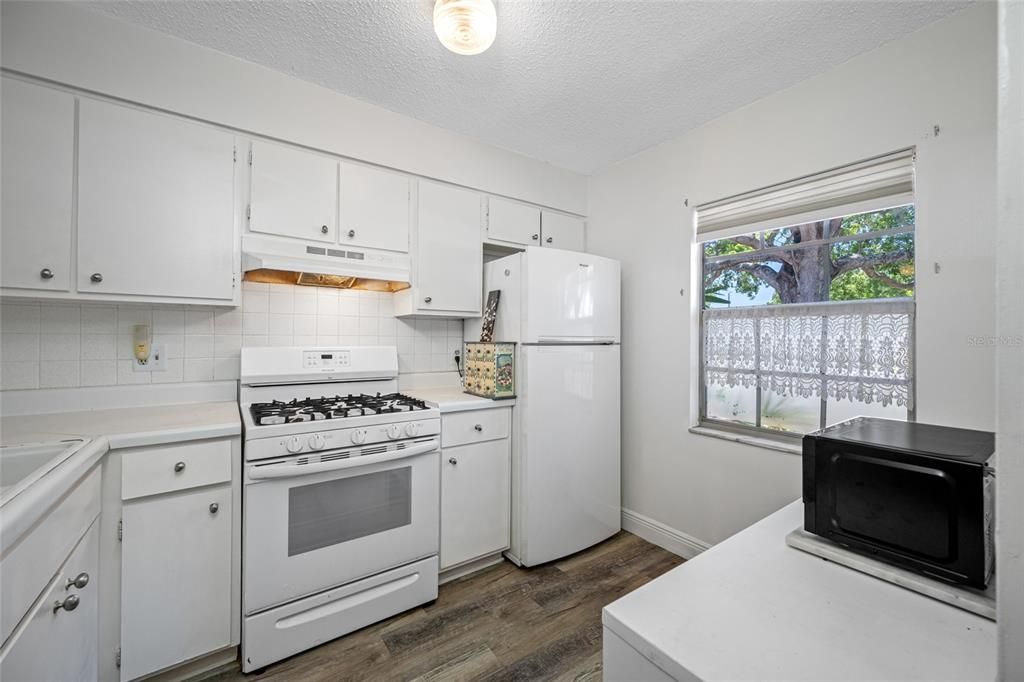 待售: $94,900 (1 贝兹, 1 浴室, 646 平方英尺)