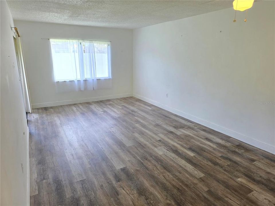 待售: $94,900 (1 贝兹, 1 浴室, 646 平方英尺)