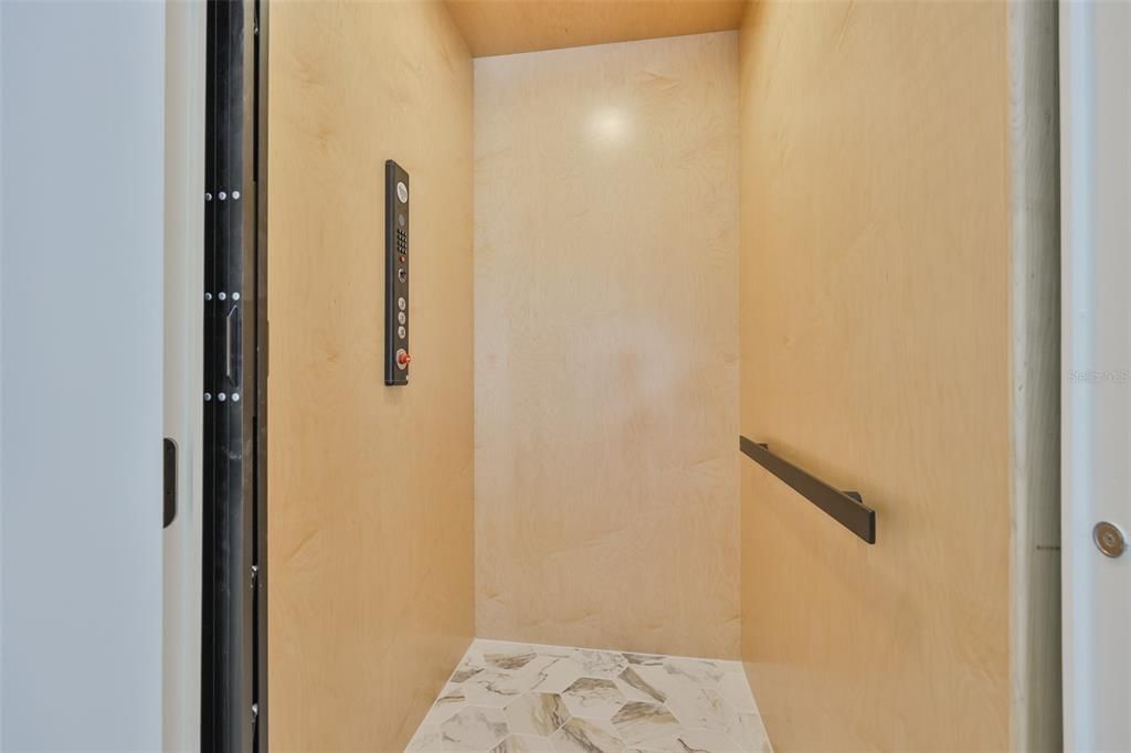 En Venta: $3,199,000 (5 camas, 6 baños, 5165 Pies cuadrados)