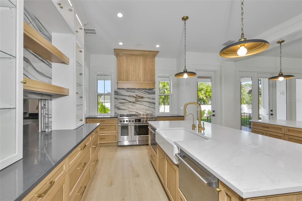 En Venta: $3,199,000 (5 camas, 6 baños, 5165 Pies cuadrados)