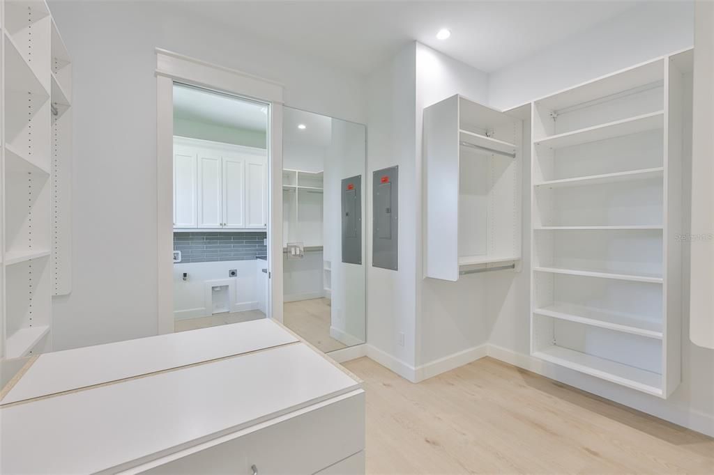 En Venta: $3,199,000 (5 camas, 6 baños, 5165 Pies cuadrados)