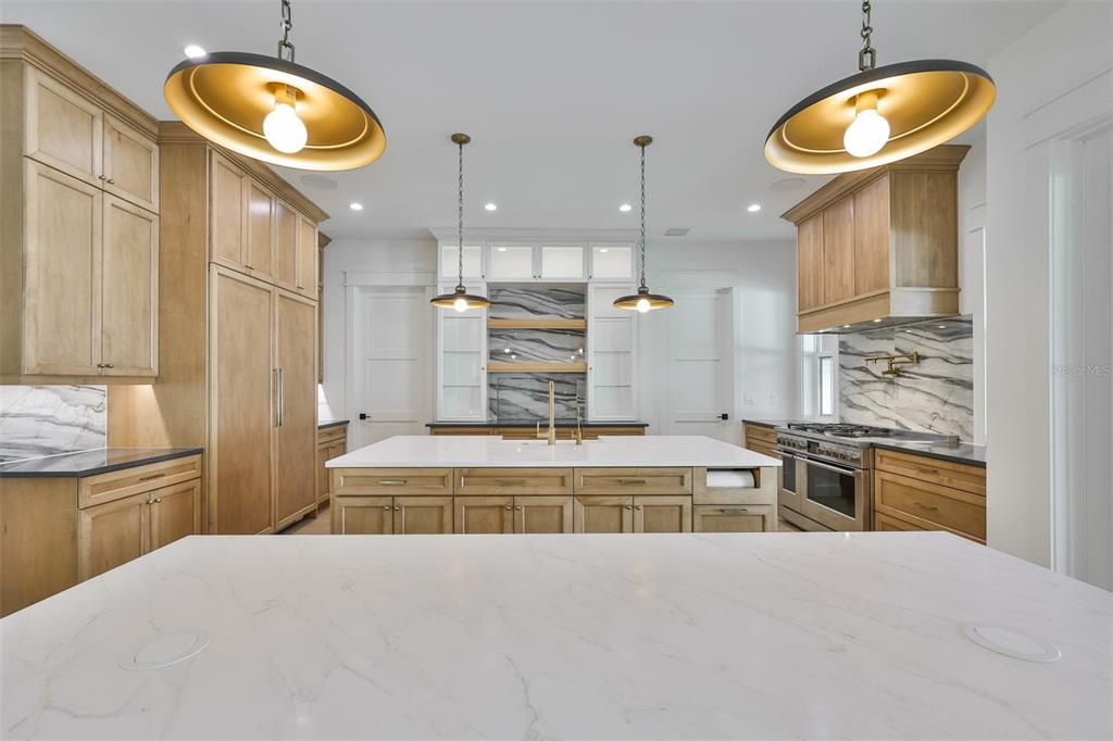 En Venta: $3,199,000 (5 camas, 6 baños, 5165 Pies cuadrados)