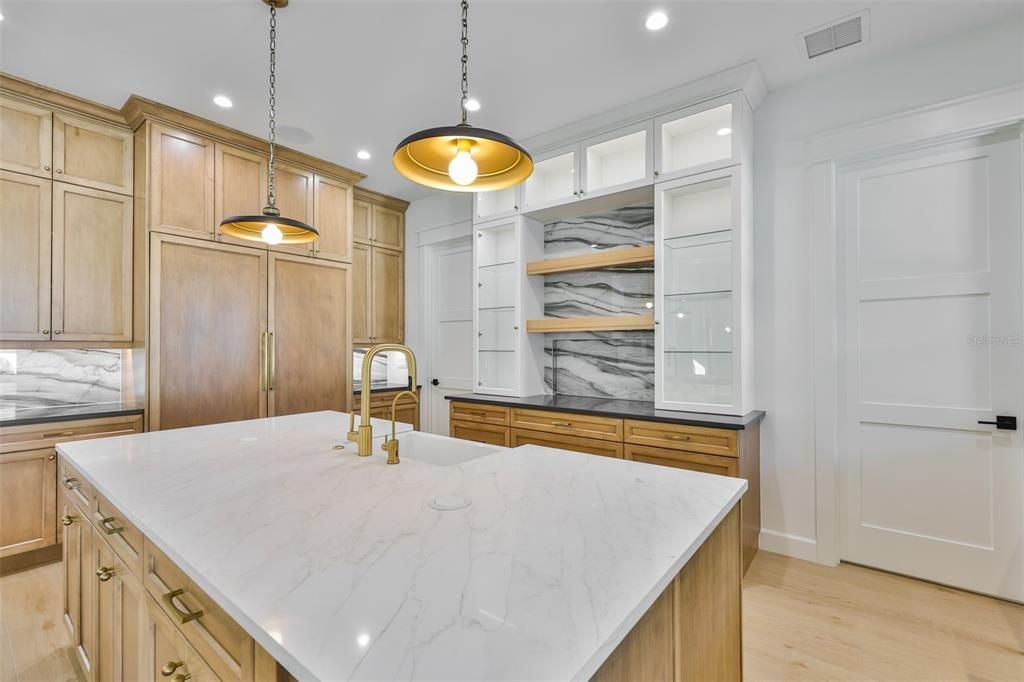 En Venta: $3,199,000 (5 camas, 6 baños, 5165 Pies cuadrados)