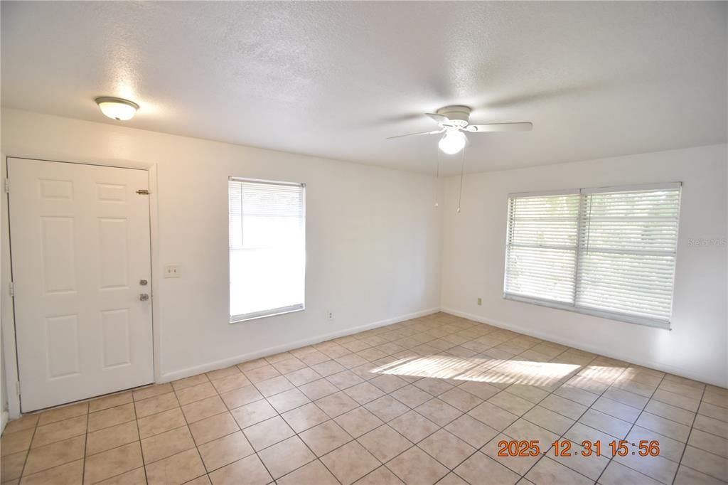 出租: $1,395 (2 贝兹, 2 浴室, 920 平方英尺)