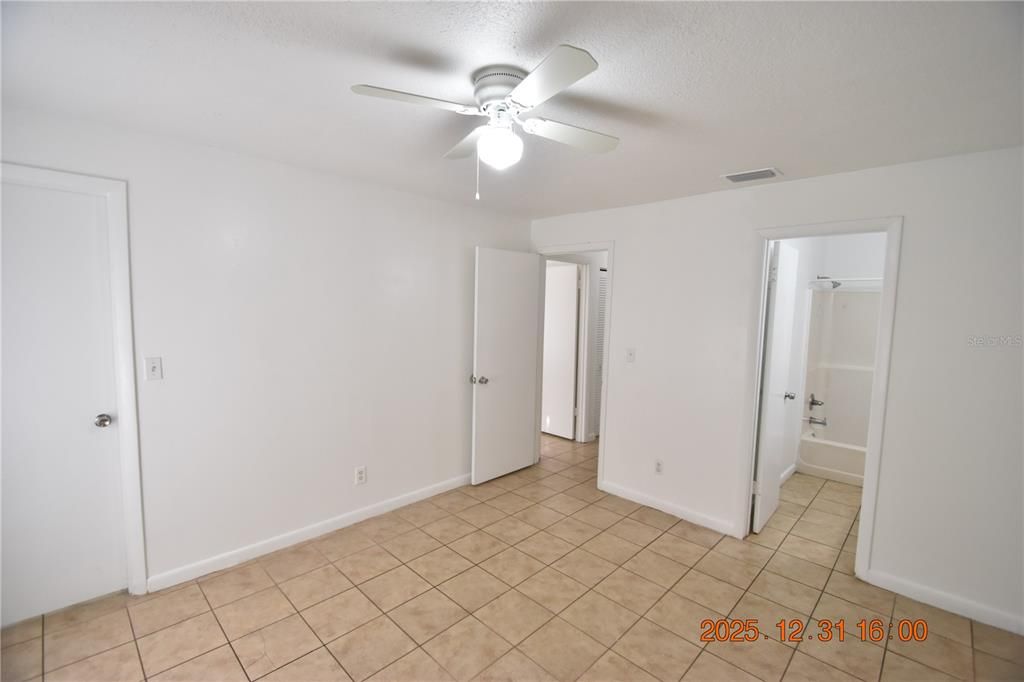 出租: $1,395 (2 贝兹, 2 浴室, 920 平方英尺)