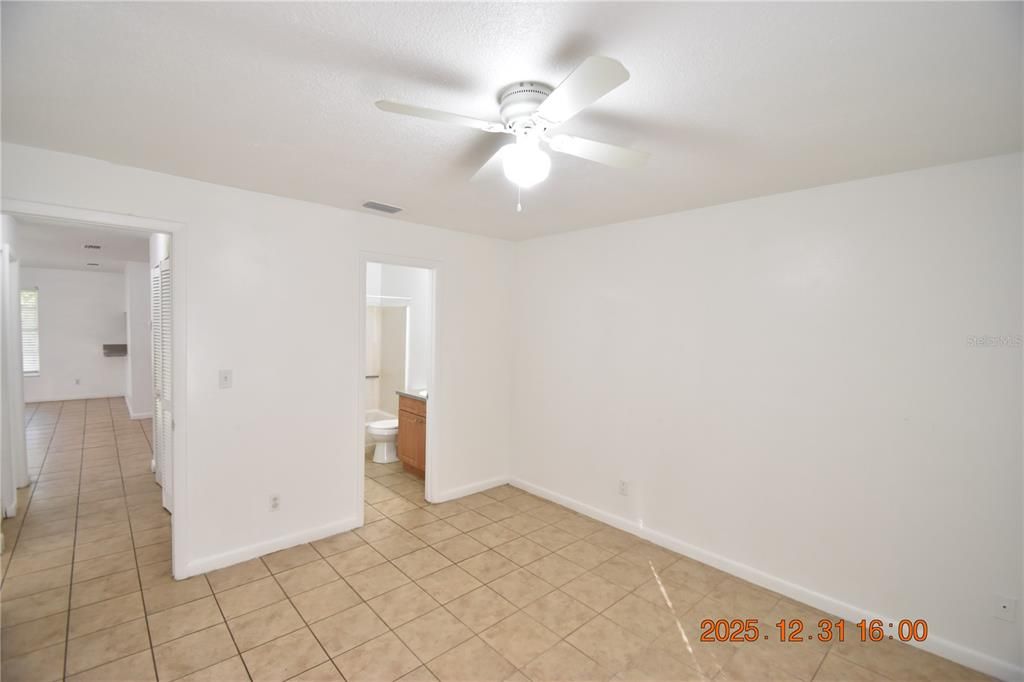 出租: $1,395 (2 贝兹, 2 浴室, 920 平方英尺)