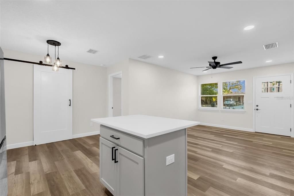 En Venta: $325,000 (3 camas, 2 baños, 1125 Pies cuadrados)