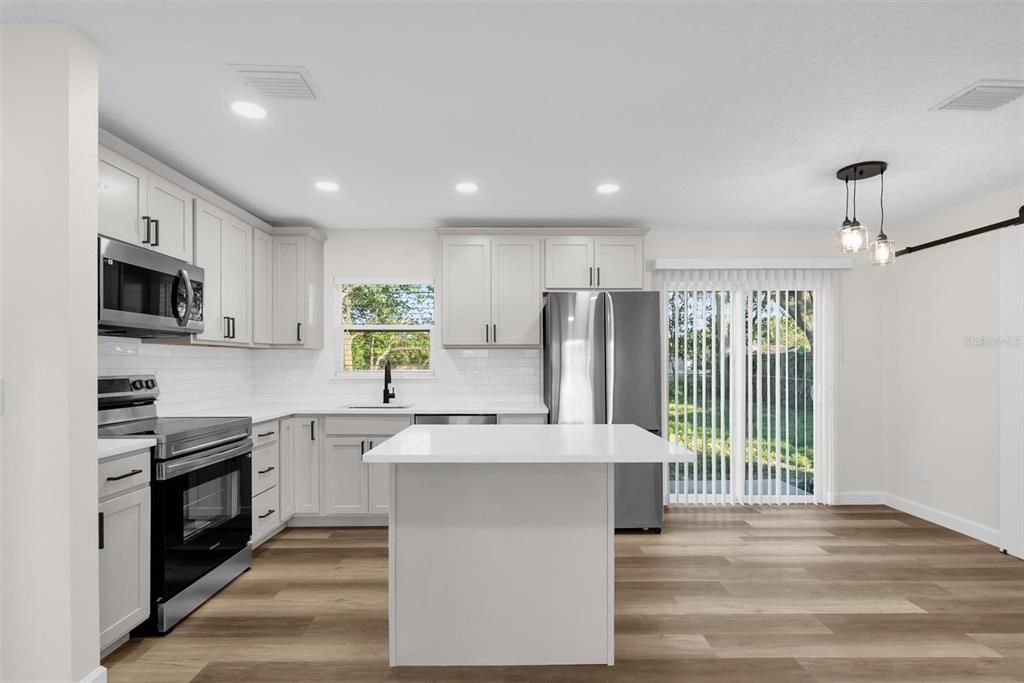 En Venta: $325,000 (3 camas, 2 baños, 1125 Pies cuadrados)