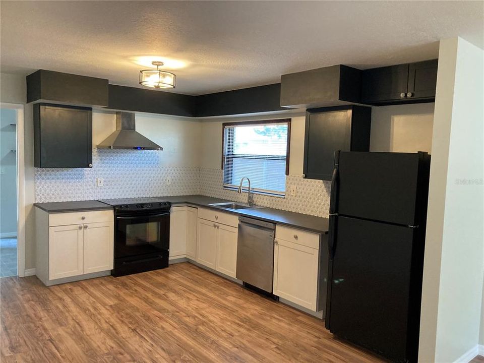 出租: $2,300 (2 贝兹, 2 浴室, 1200 平方英尺)