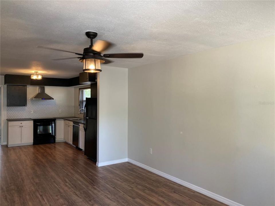 出租: $2,300 (2 贝兹, 2 浴室, 1200 平方英尺)