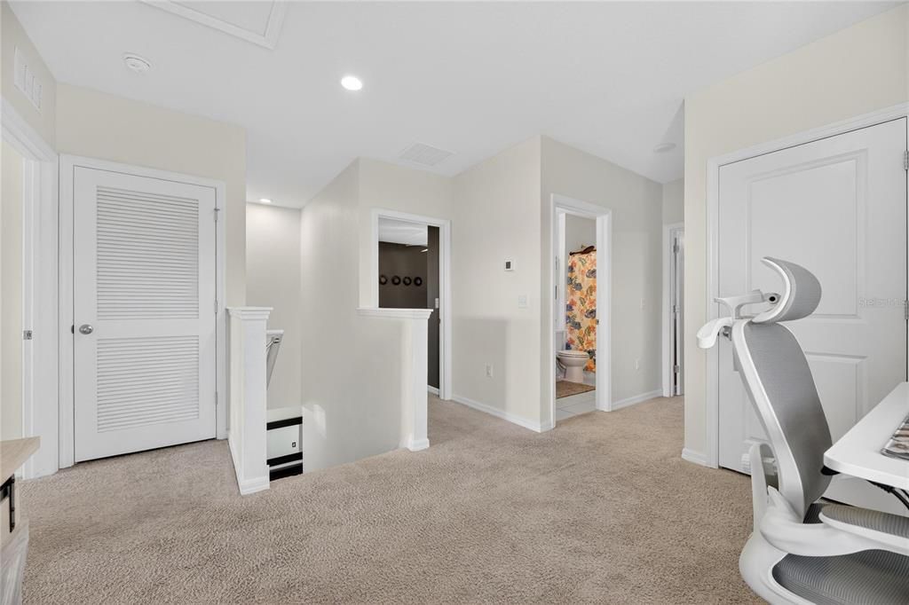 待售: $369,000 (4 贝兹, 2 浴室, 2328 平方英尺)