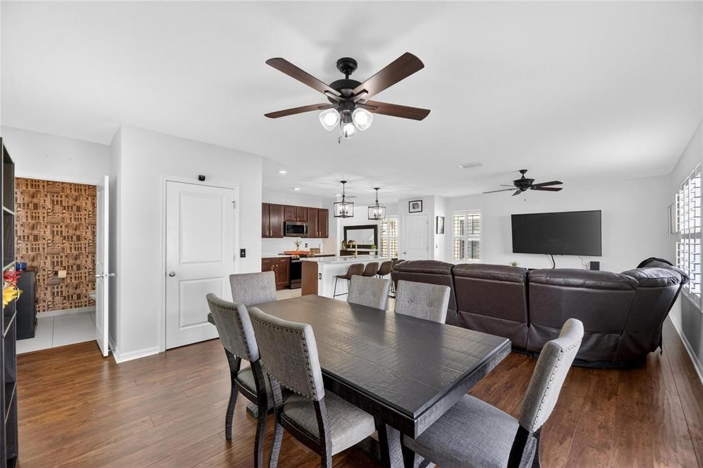 待售: $369,000 (4 贝兹, 2 浴室, 2328 平方英尺)