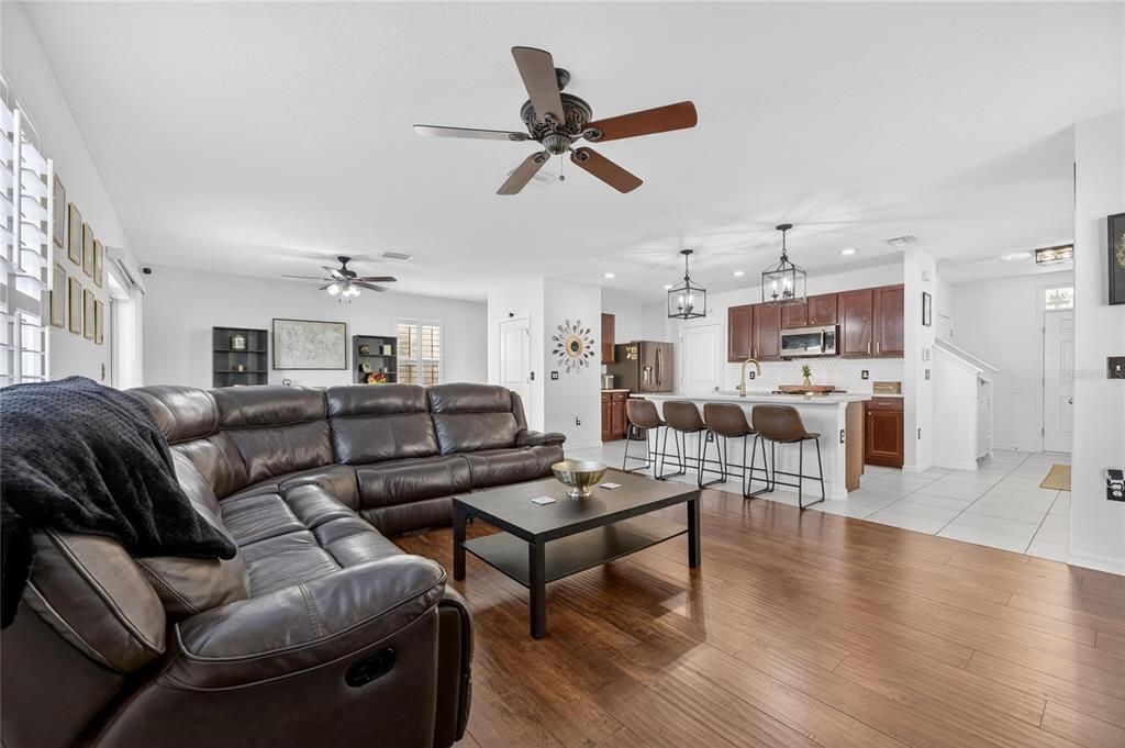 待售: $369,000 (4 贝兹, 2 浴室, 2328 平方英尺)