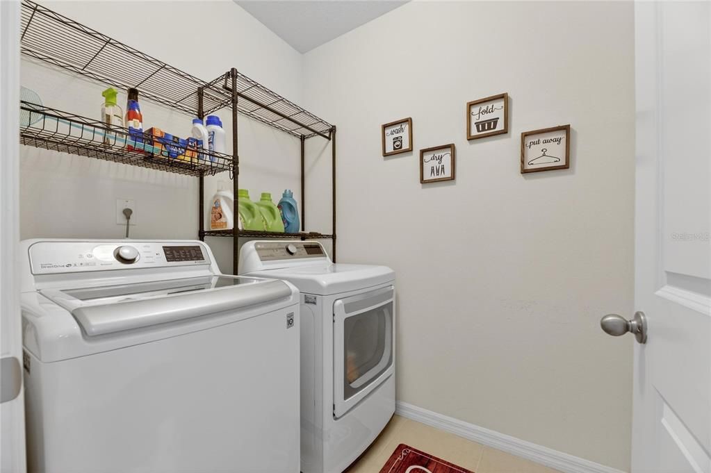 待售: $369,000 (4 贝兹, 2 浴室, 2328 平方英尺)