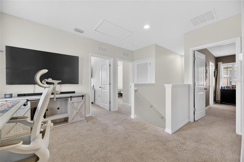 待售: $369,000 (4 贝兹, 2 浴室, 2328 平方英尺)