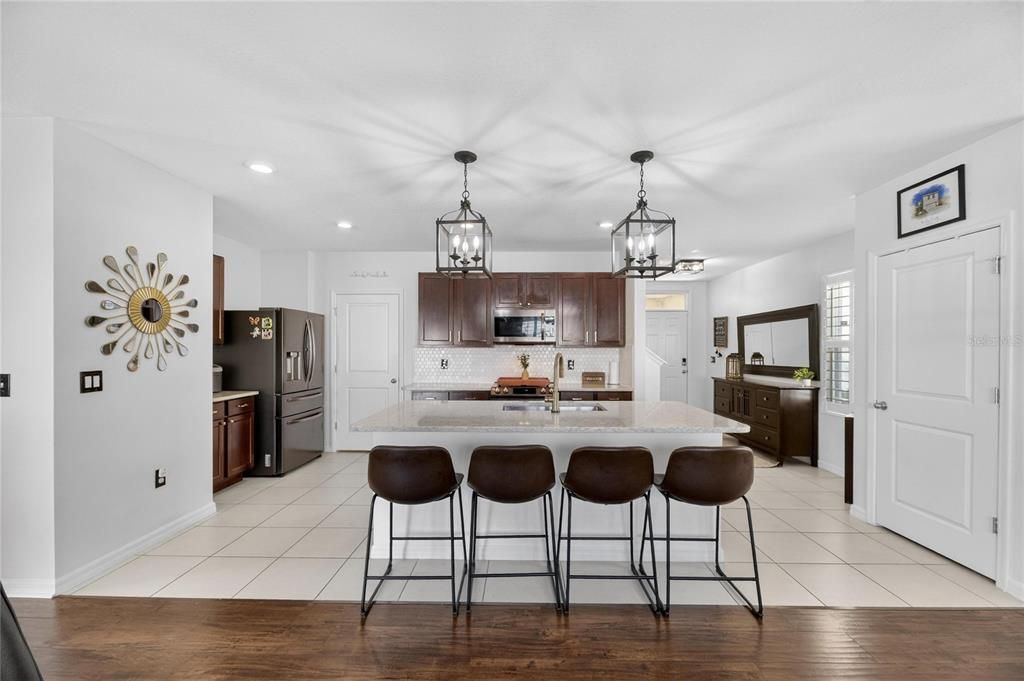 待售: $369,000 (4 贝兹, 2 浴室, 2328 平方英尺)