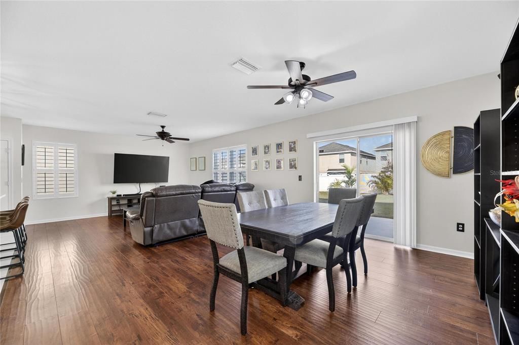 待售: $369,000 (4 贝兹, 2 浴室, 2328 平方英尺)