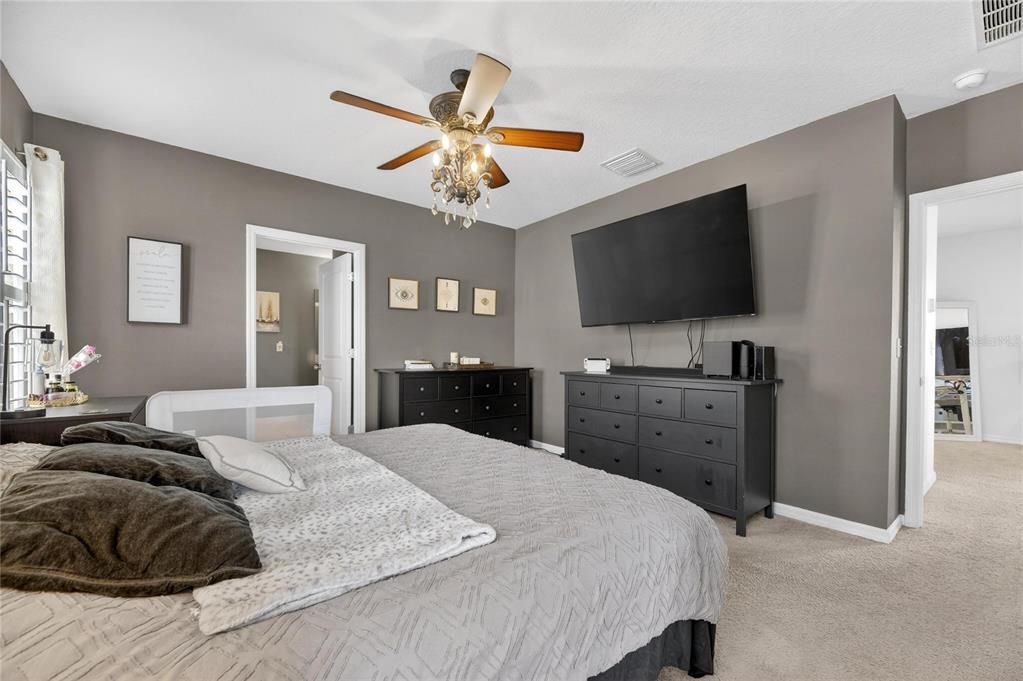 待售: $369,000 (4 贝兹, 2 浴室, 2328 平方英尺)