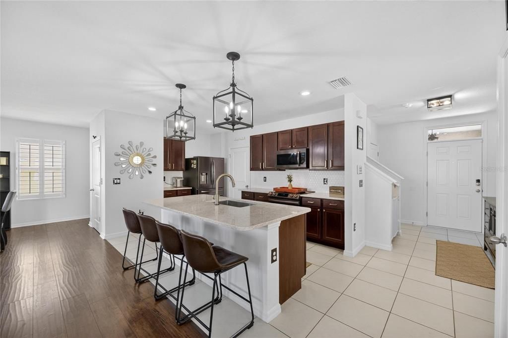 待售: $369,000 (4 贝兹, 2 浴室, 2328 平方英尺)