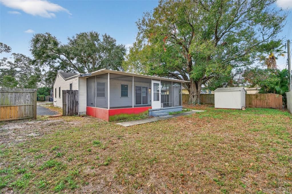 На продажу: $220,000 (2 спален, 1 ванн, 1332 Квадратных фут)