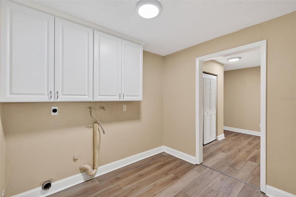 На продажу: $220,000 (2 спален, 1 ванн, 1332 Квадратных фут)