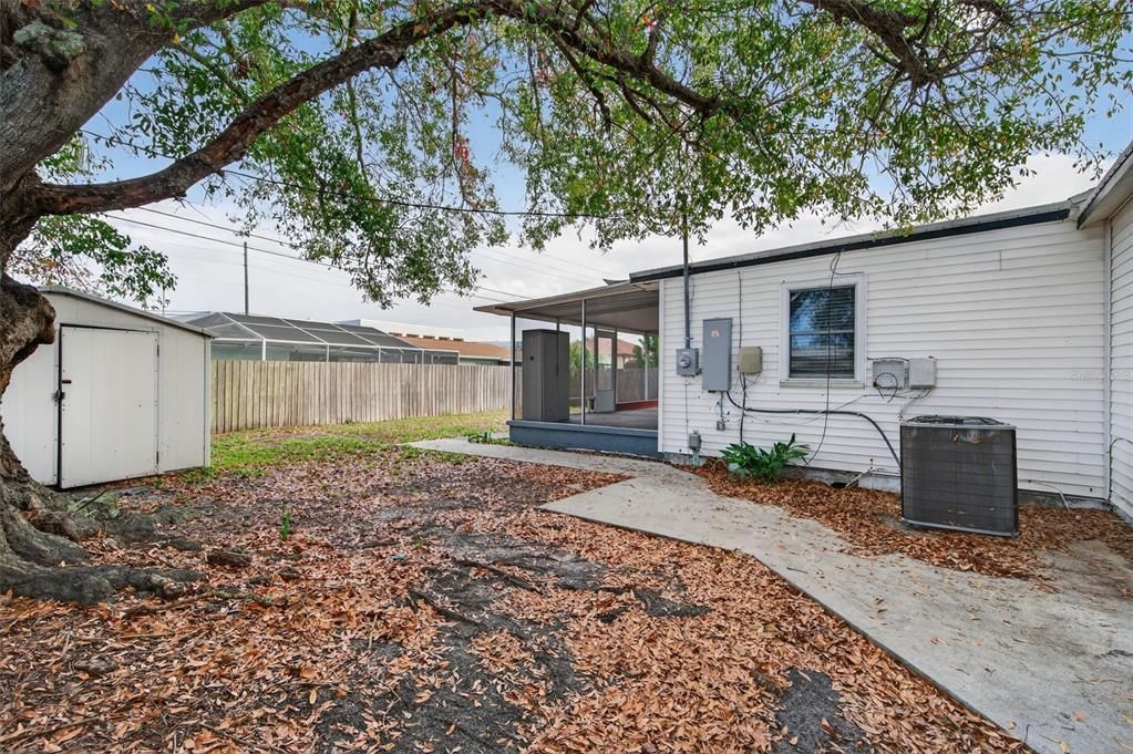 На продажу: $220,000 (2 спален, 1 ванн, 1332 Квадратных фут)