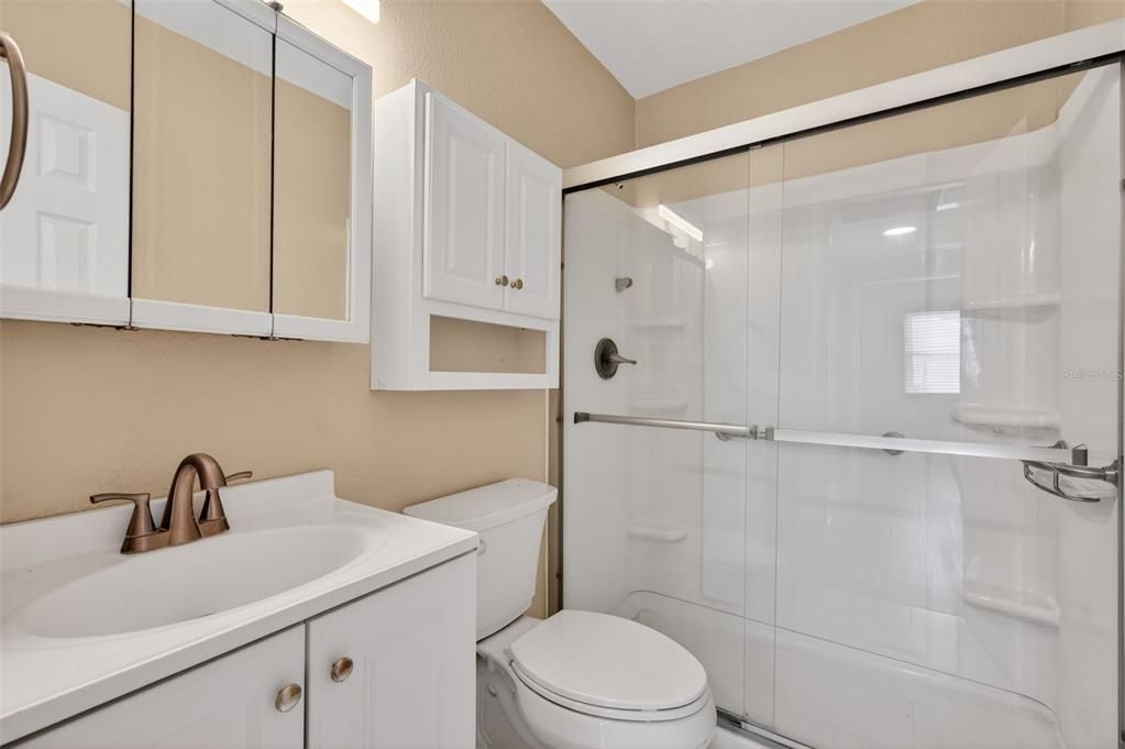 На продажу: $220,000 (2 спален, 1 ванн, 1332 Квадратных фут)