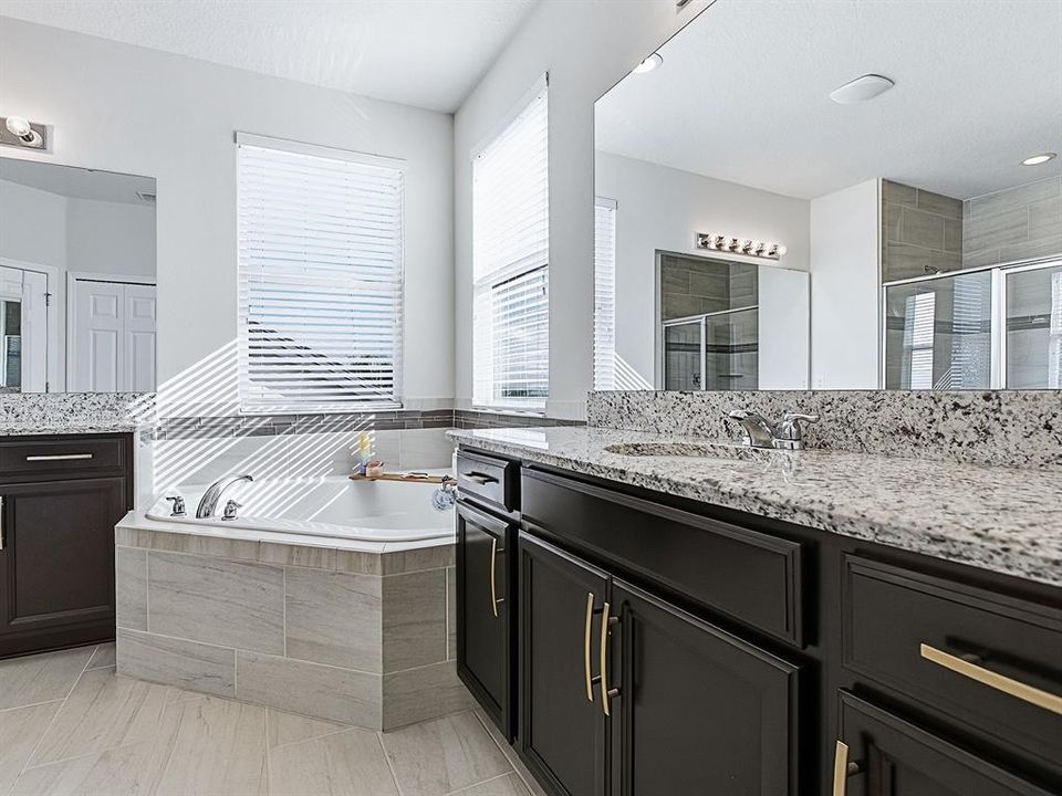 For Sale: $899,900 (4 beds, 3 baths, 2946 Square Feet)