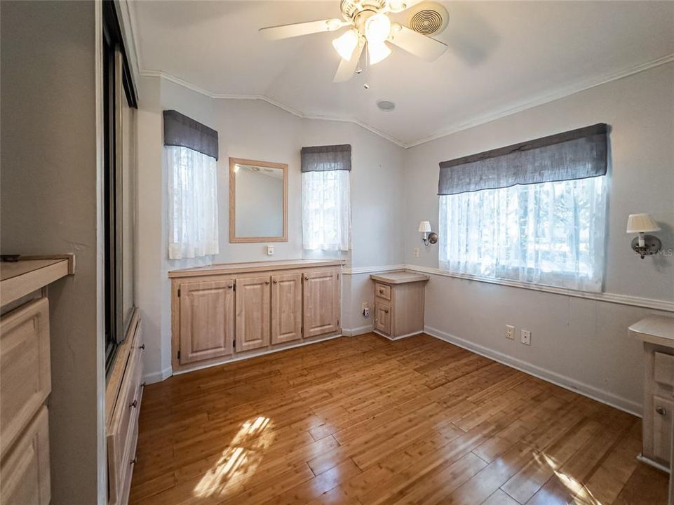 For Sale: $294,900 (1 beds, 1 baths, 864 Square Feet)