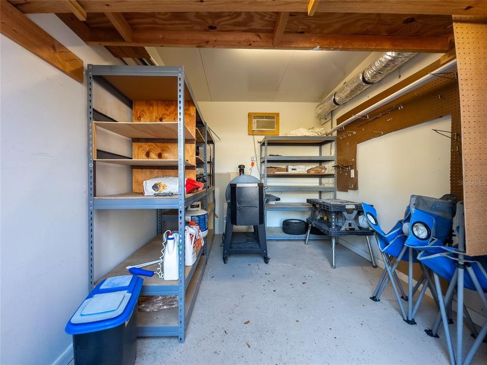 For Sale: $294,900 (1 beds, 1 baths, 864 Square Feet)