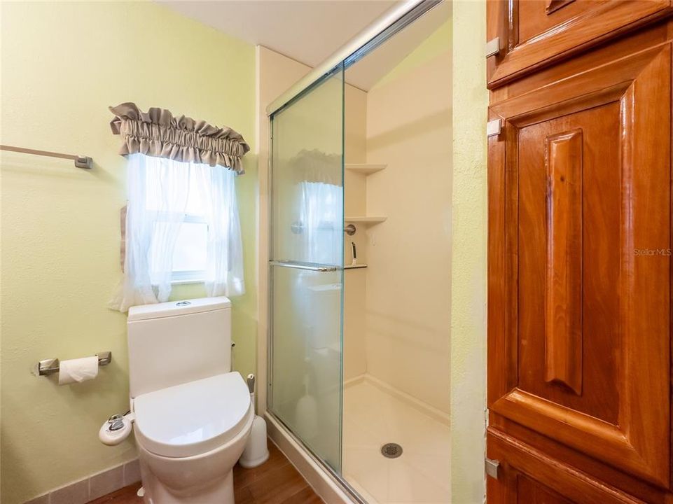 For Sale: $294,900 (1 beds, 1 baths, 864 Square Feet)