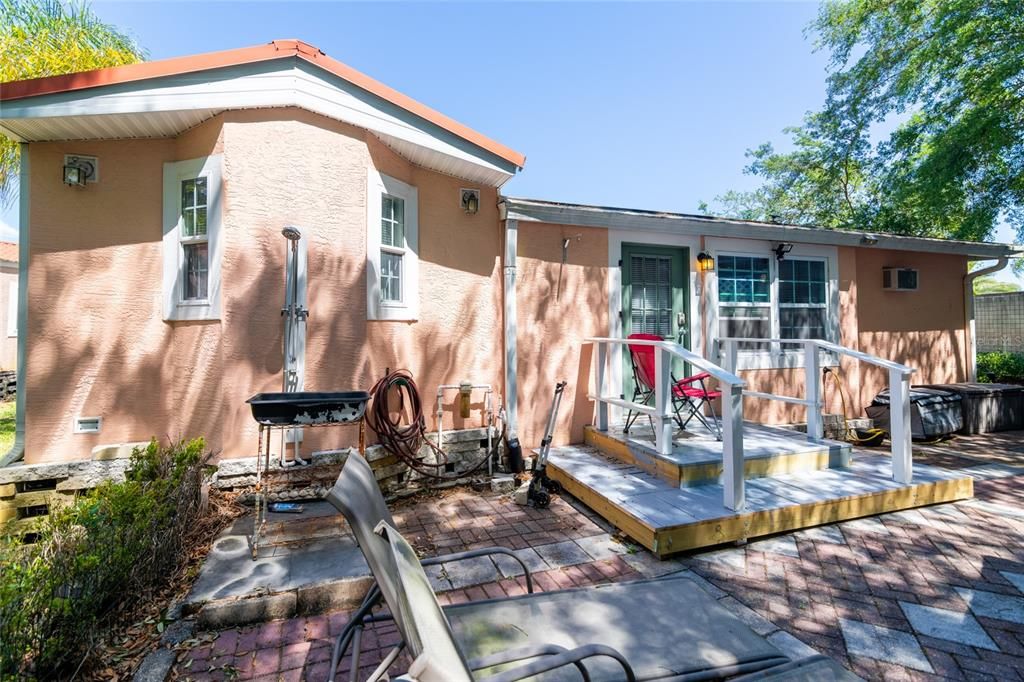 For Sale: $294,900 (1 beds, 1 baths, 864 Square Feet)