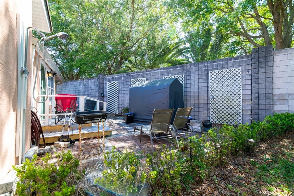 For Sale: $294,900 (1 beds, 1 baths, 864 Square Feet)