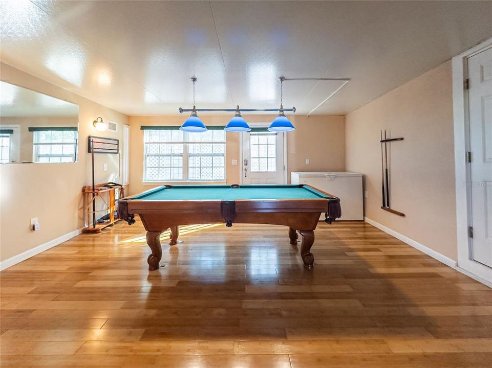 For Sale: $294,900 (1 beds, 1 baths, 864 Square Feet)