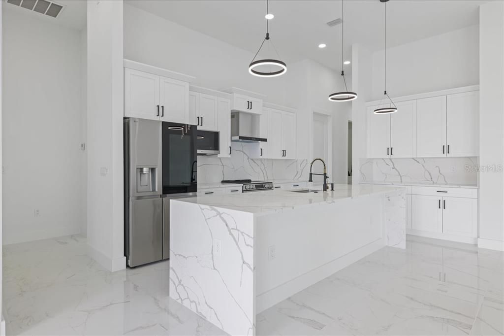 待售: $415,000 (3 贝兹, 4 浴室, 2097 平方英尺)