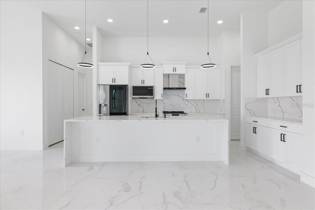 待售: $415,000 (3 贝兹, 4 浴室, 2097 平方英尺)