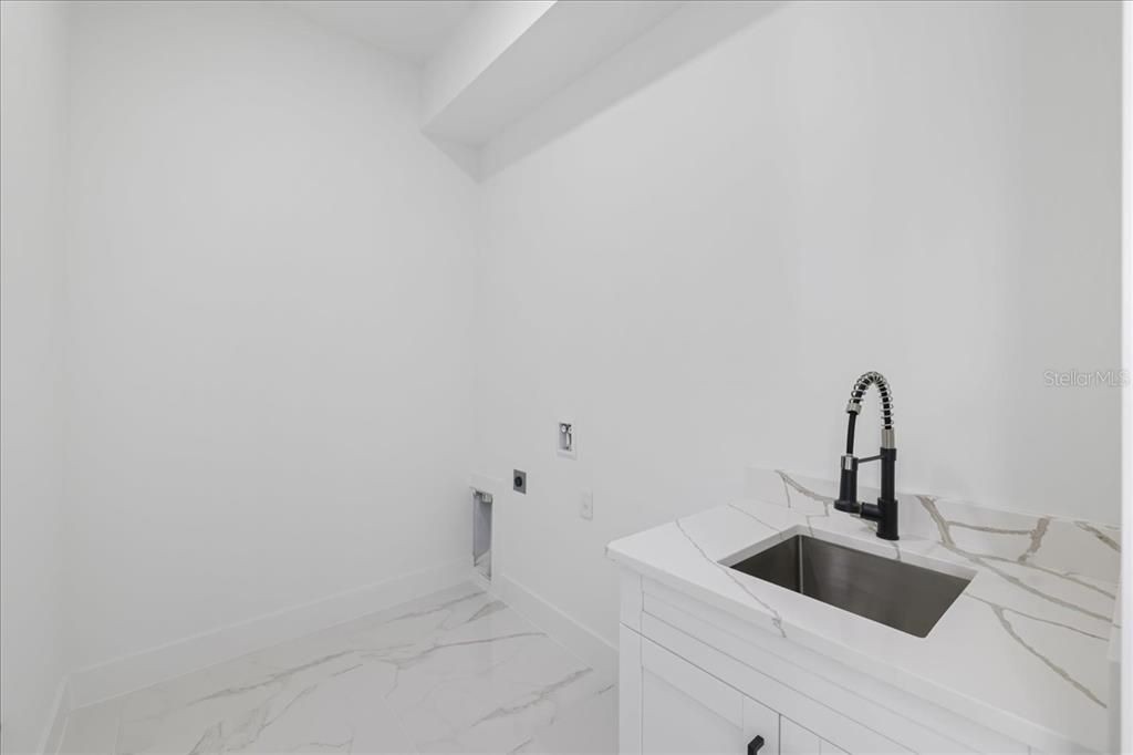 待售: $415,000 (3 贝兹, 4 浴室, 2097 平方英尺)