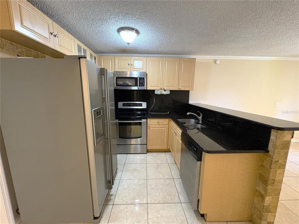 For Rent: $1,400 (1 beds, 1 baths, 750 Square Feet)