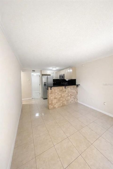 For Rent: $1,400 (1 beds, 1 baths, 750 Square Feet)