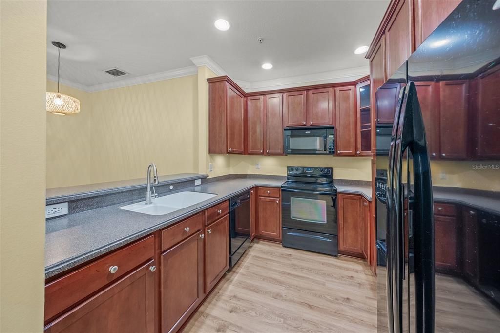 出租: $2,100 (3 贝兹, 2 浴室, 1252 平方英尺)