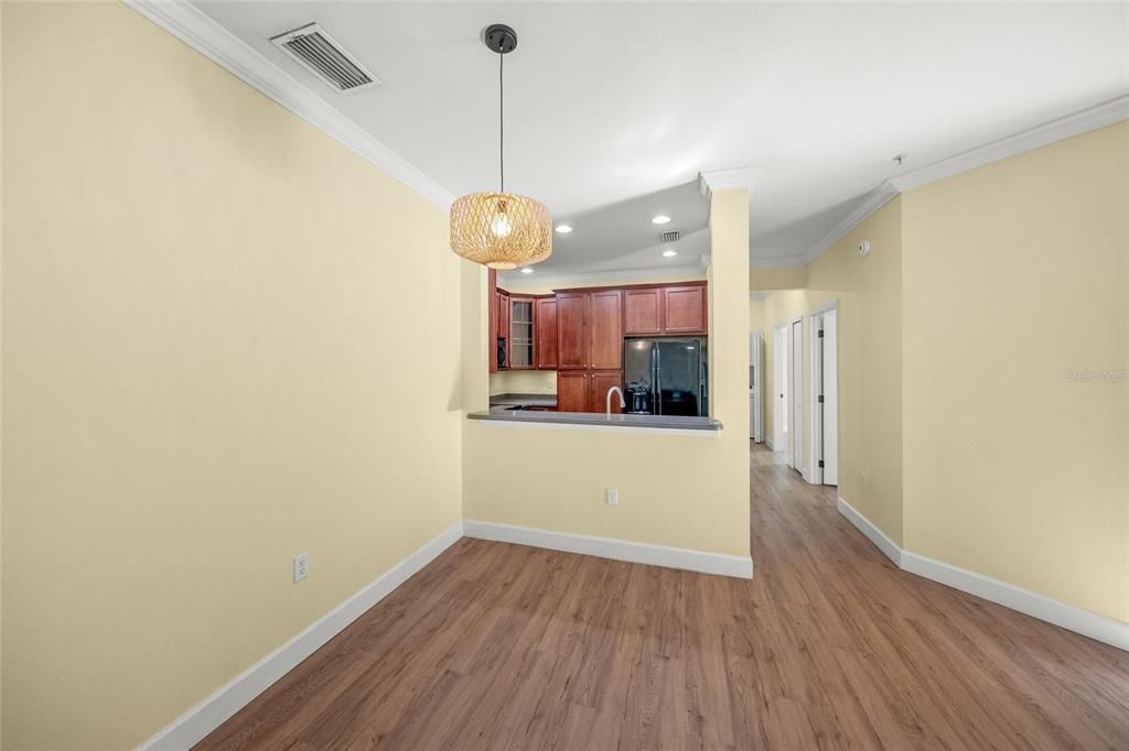 出租: $2,100 (3 贝兹, 2 浴室, 1252 平方英尺)