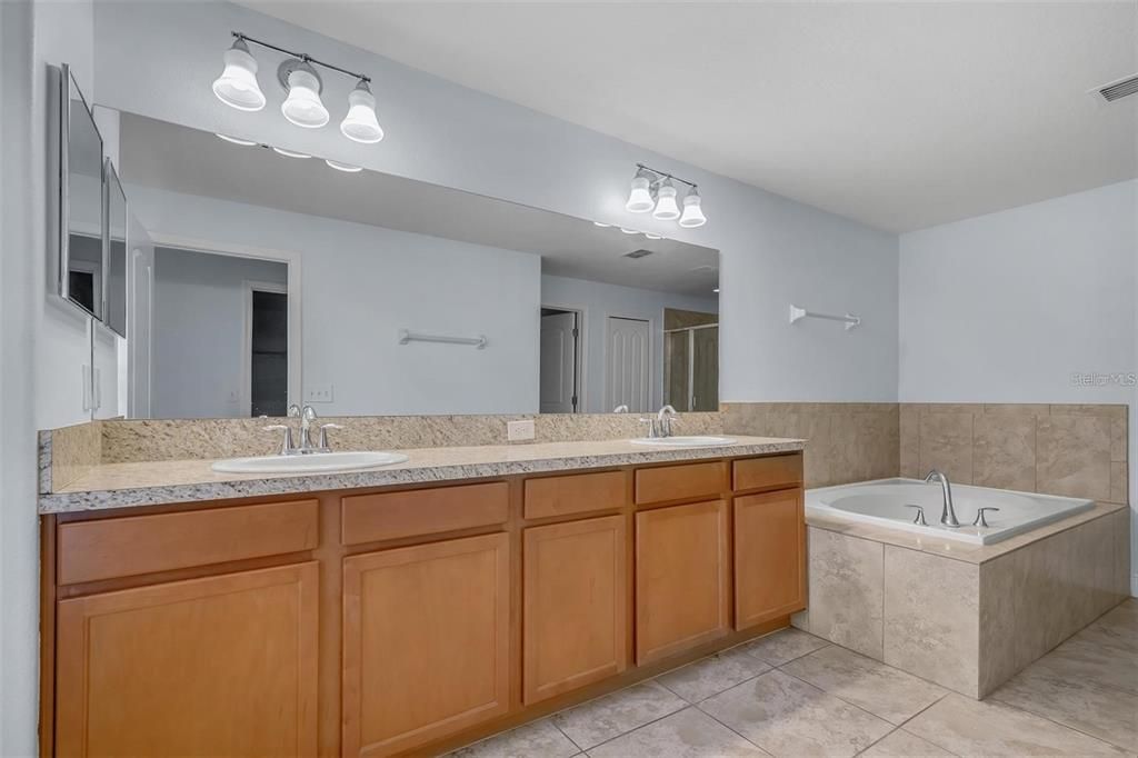 For Sale: $380,000 (3 beds, 2 baths, 2319 Square Feet)