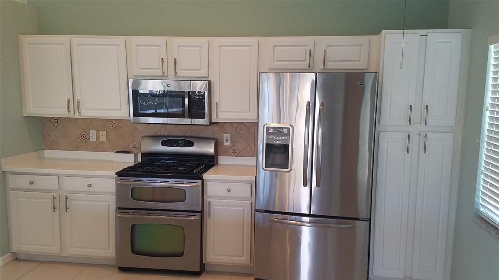 出租: $3,000 (3 贝兹, 2 浴室, 1646 平方英尺)