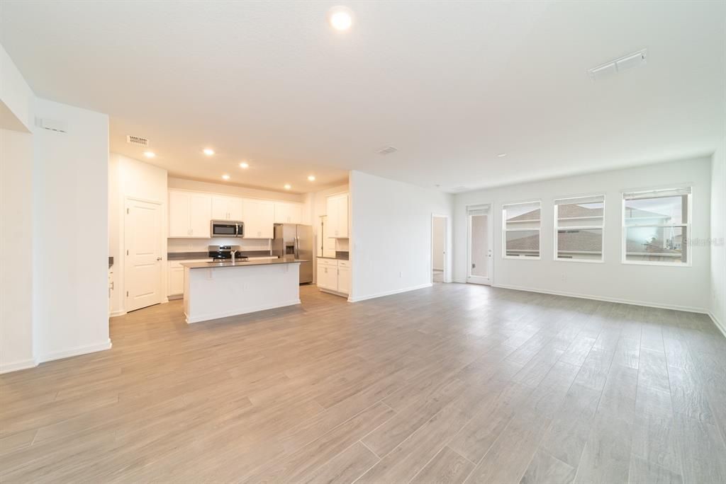 For Sale: $590,000 (4 beds, 3 baths, 2274 Square Feet)