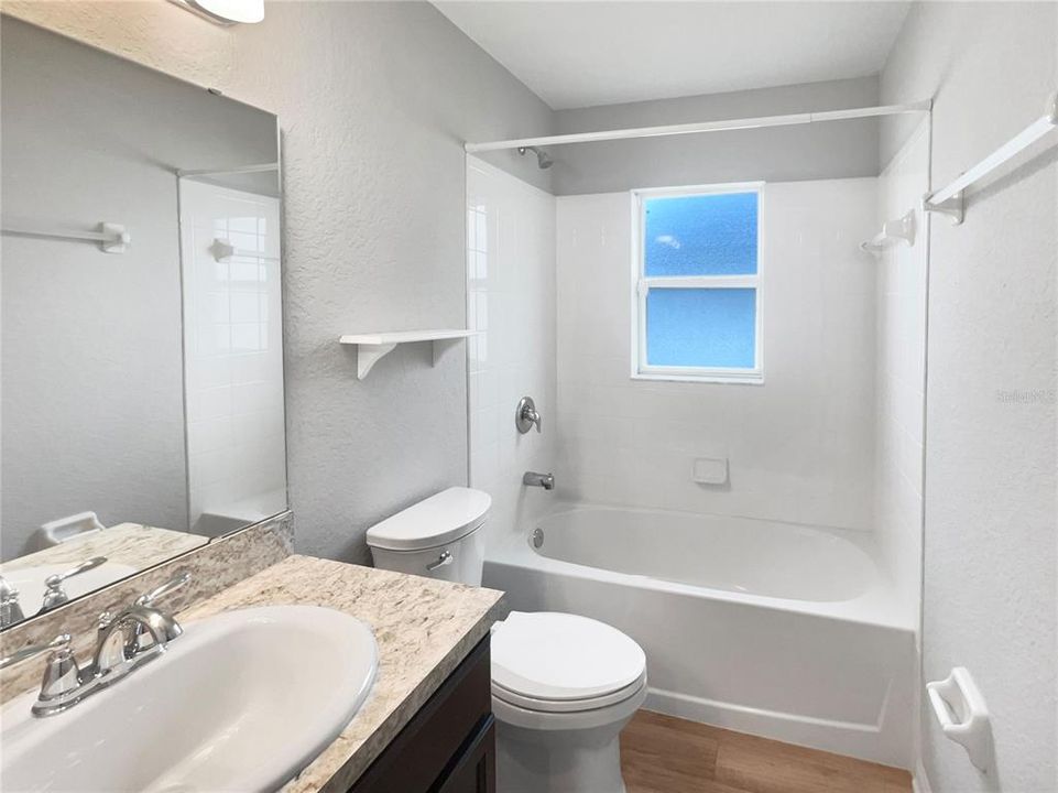 En Venta: $355,000 (4 camas, 2 baños, 1686 Pies cuadrados)