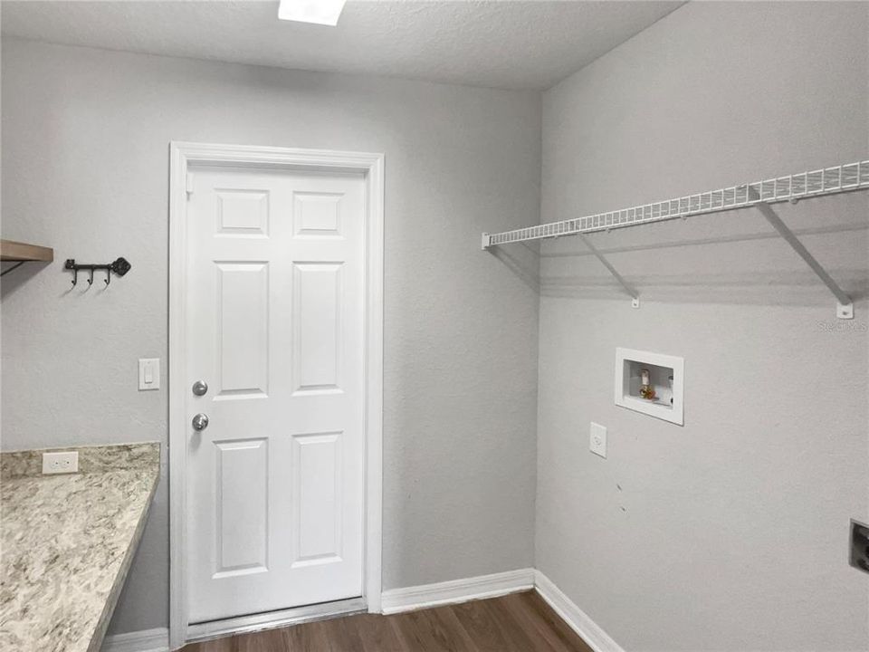 En Venta: $355,000 (4 camas, 2 baños, 1686 Pies cuadrados)