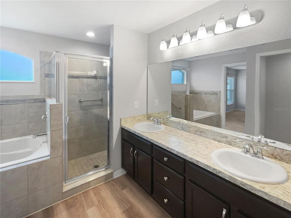 En Venta: $355,000 (4 camas, 2 baños, 1686 Pies cuadrados)