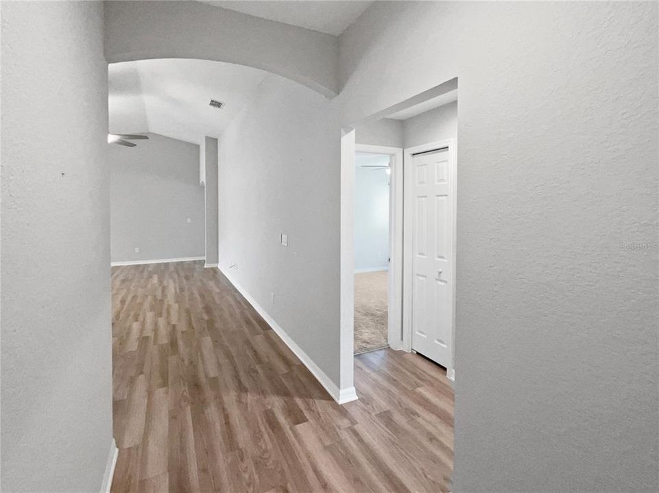 En Venta: $355,000 (4 camas, 2 baños, 1686 Pies cuadrados)