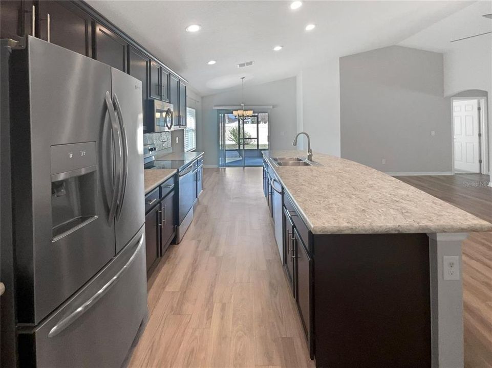 En Venta: $355,000 (4 camas, 2 baños, 1686 Pies cuadrados)